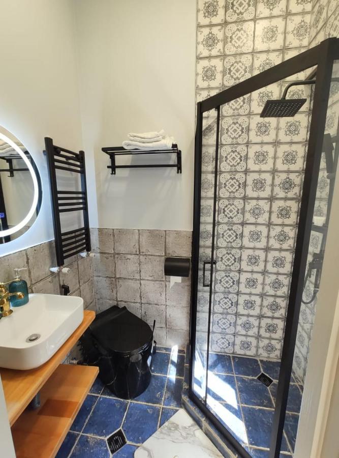 Qin Boutique Hotel ティビリシ エクステリア 写真