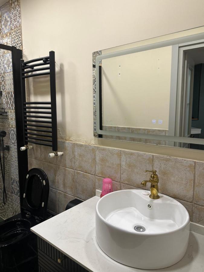 Qin Boutique Hotel ティビリシ エクステリア 写真